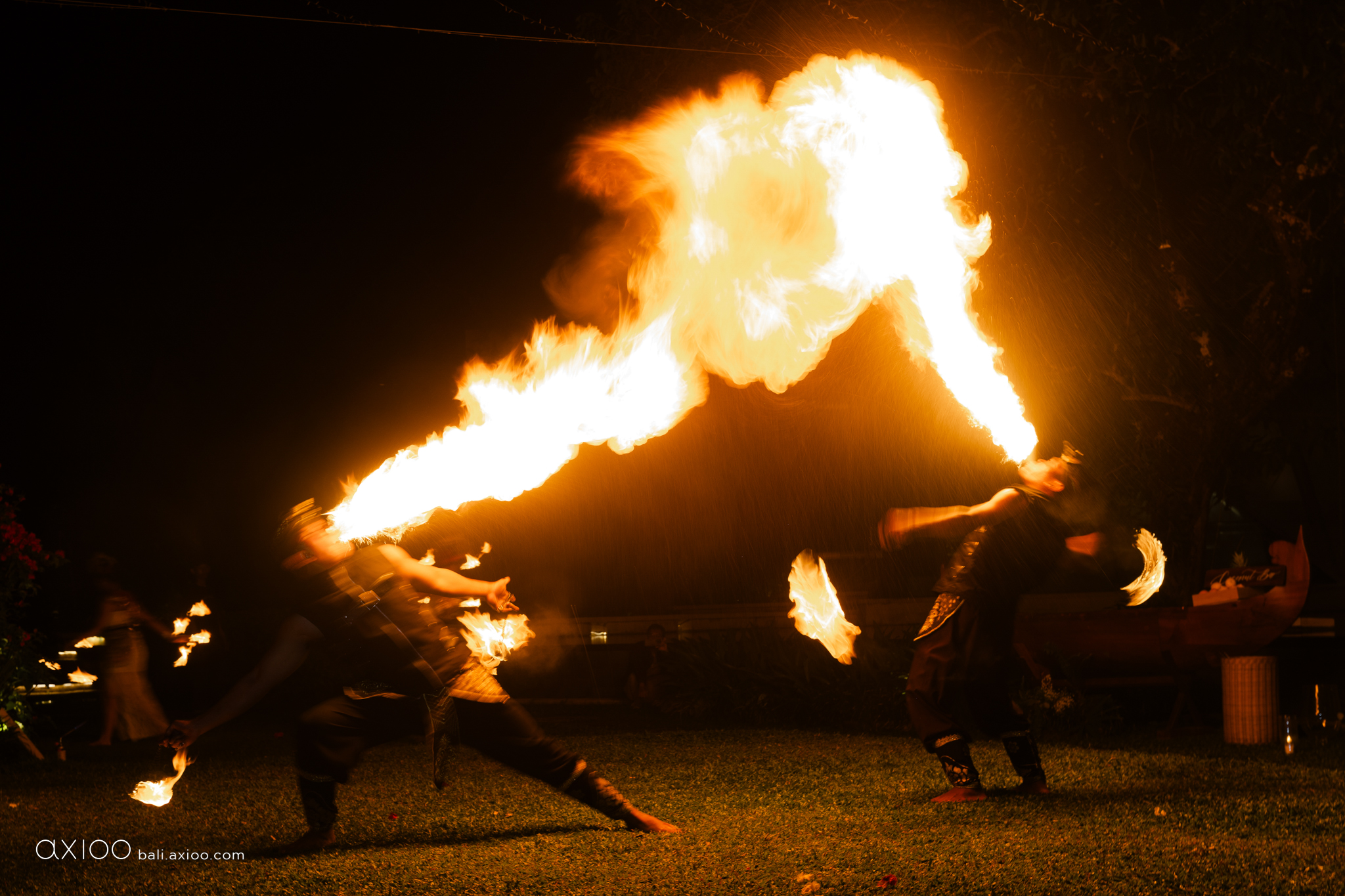 Axioo: Before the Shutter Clicks